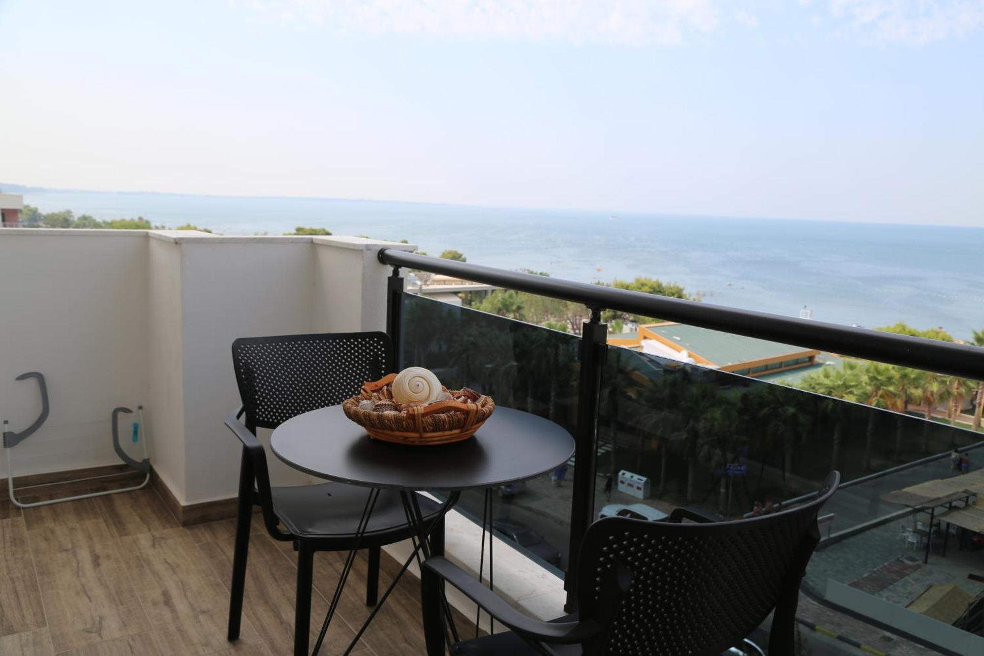 Riviera Palace Hotell 4*